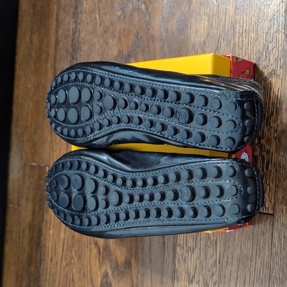 Louis Vuitton Flats - Picture 2 of 9